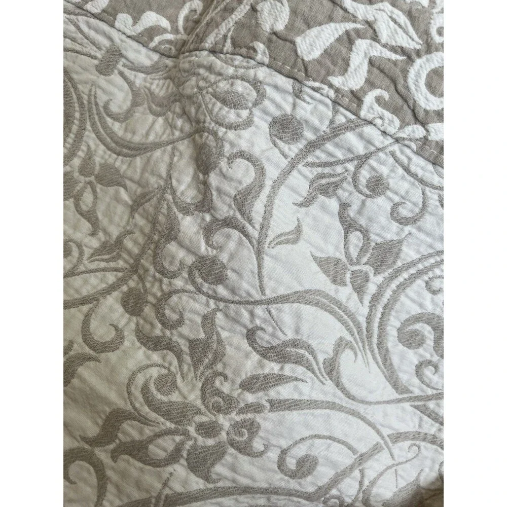 PEACOCK ALLEY White Tan Quilt Coverlet Bedspread Stitch King 104x94” Cotton EUC